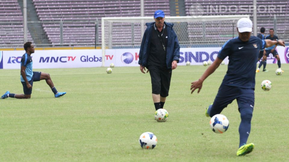 Jelang bergulirnya Piala AFF 2014, Alfred Riedl merasa telah mendapatkan komposisi yang tepat untuk timnya.  Copyright: © Herry Ibrahim/INDOSPORT